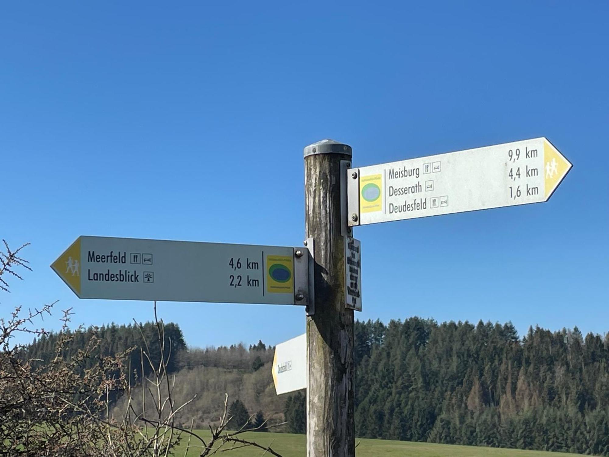 Pension Zur Quelle Deudesfeld Exterior foto